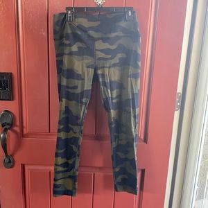 PINK Victoria's Secret Camouflage Leggings - Green and Black